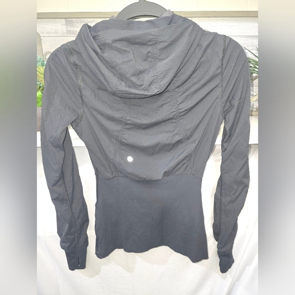 Lululemon Reversible Dance Studio Jacket, Size 6 - Picture 5 of 8